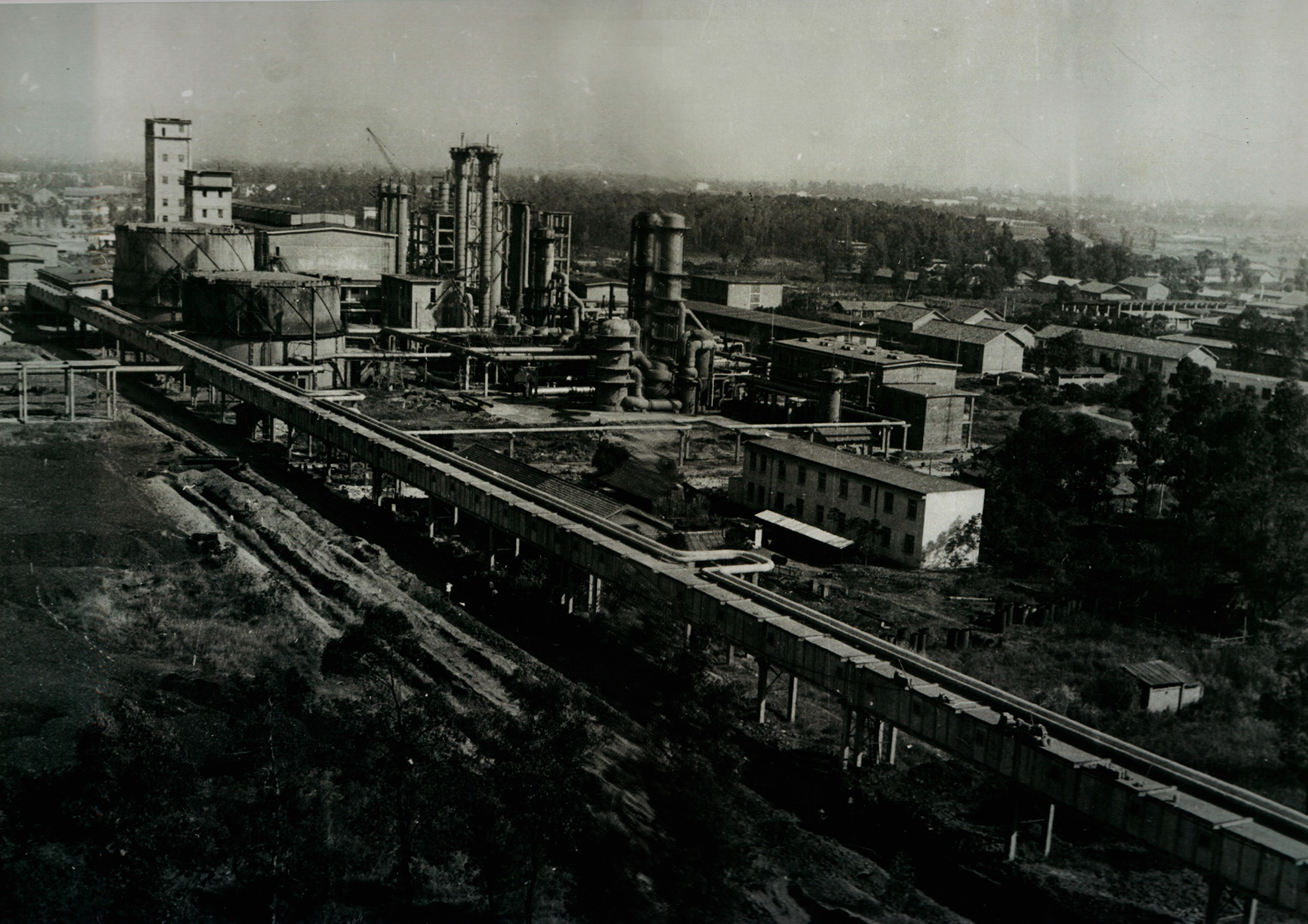 1.建廠初期柳化廠區一角。.jpg